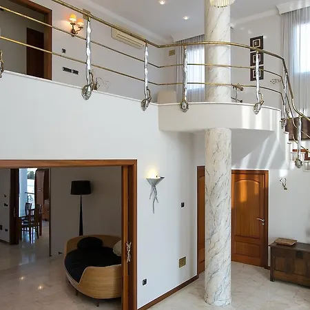 Pani Bed & Breakfast 5*
