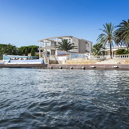 Pani 5*